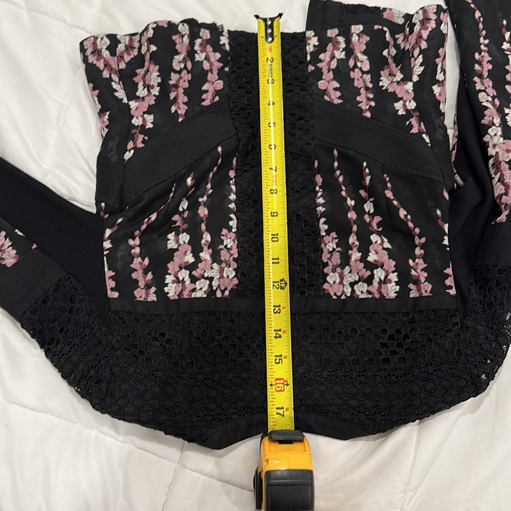 Bcbg cropped floral and lace blazer - Picture 7 of 7